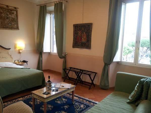Residenza Gens Julia Alojamento de Acomodação e Pequeno-almoço 2*